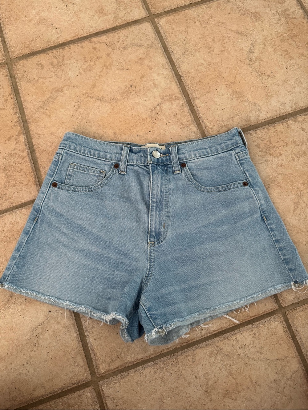 Universal Thread High-Rise 90s Cutoff Denim Jean Shorts Sz 4/R Light Wash